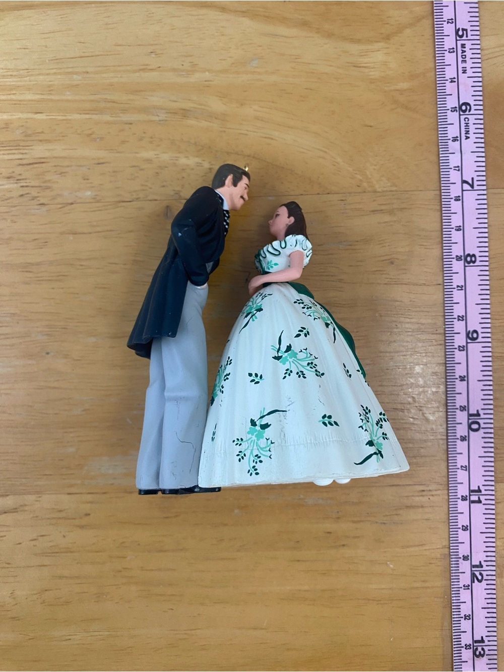 2012 Hallmark Scarlett Meets Her Match Gone With The Wind Ornament - Picture 6 of 6
